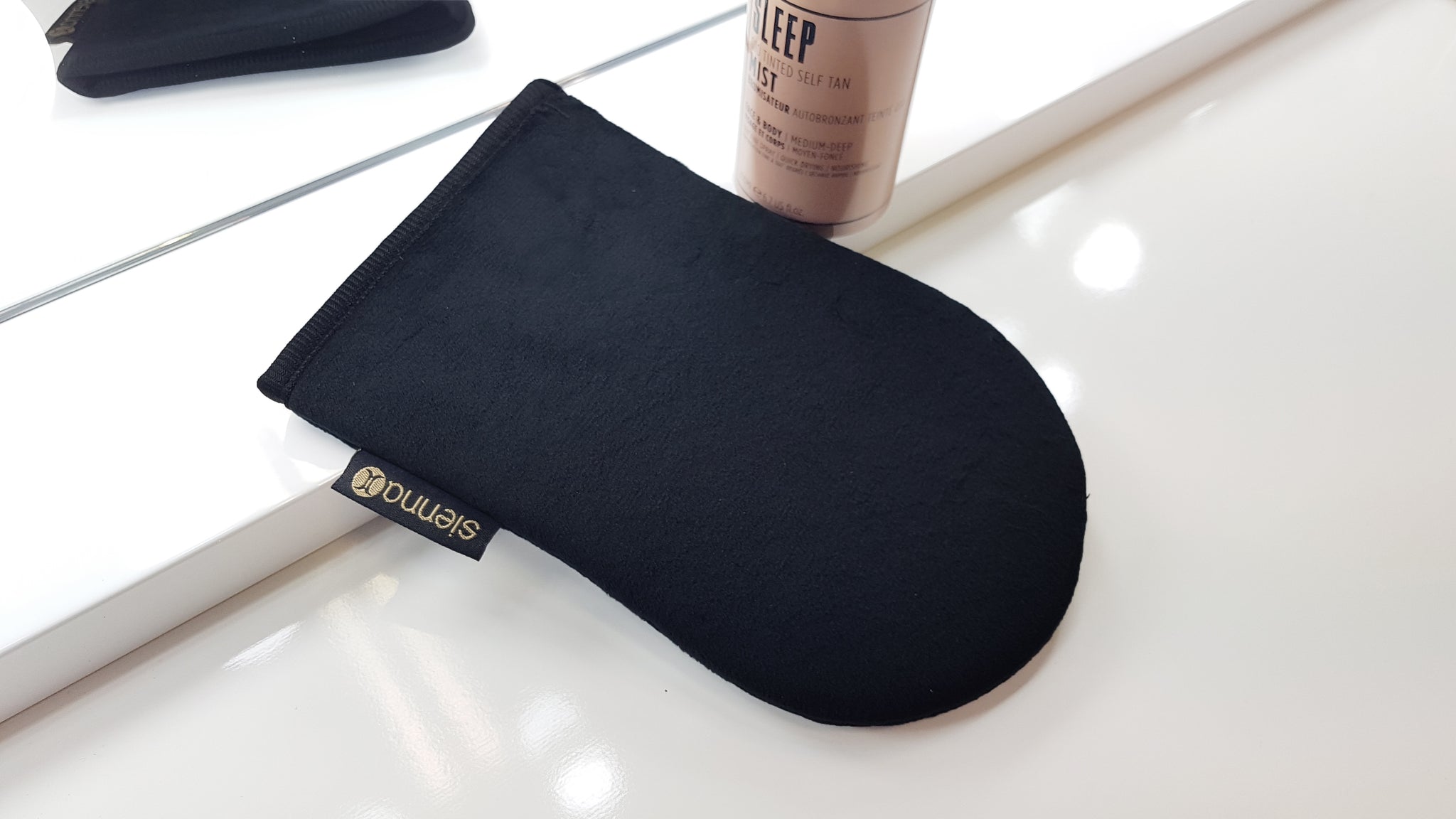 How to clean your fake tanning mitt